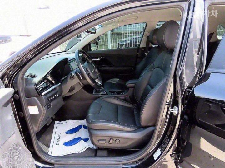 Kia Niro 1.6 HEV Signature 6