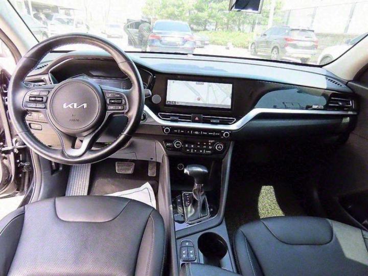 Kia Niro 1.6 HEV Signature 8