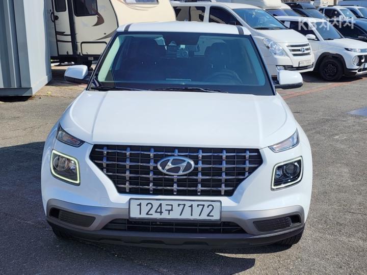 Hyundai Venue Gasoline 1.6 Modern 2