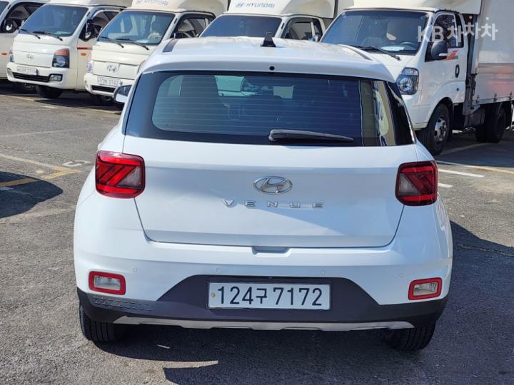 Hyundai Venue Gasoline 1.6 Modern 3