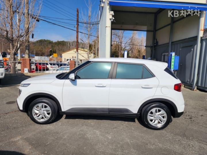 Hyundai Venue Gasoline 1.6 Modern 4