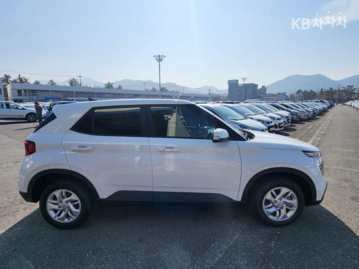 Hyundai Venue Gasoline 1.6 Modern 5