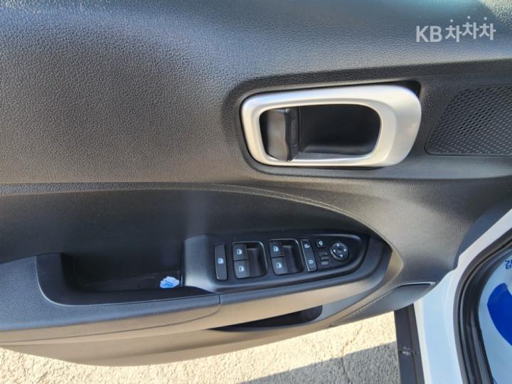 Hyundai Venue Gasoline 1.6 Modern 9