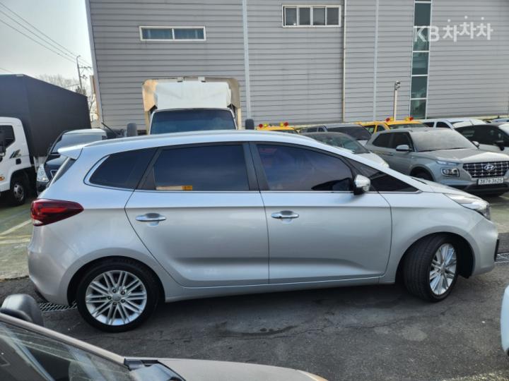 Kia Carens 2.0 LPI Prestige 4