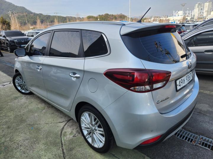 Kia Carens 2.0 LPI Prestige 7