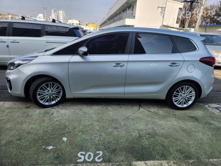 Kia Carens 2.0 LPI Prestige 8