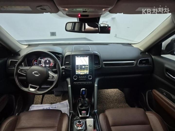 Renault QM6 Gasoline 2.0 2WD RE Signature 8