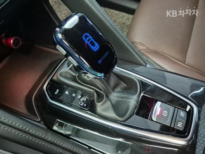 Renault QM6 Gasoline 2.0 2WD RE Signature 9