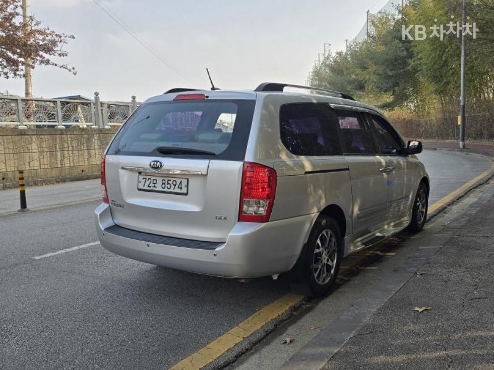2017 - kia carnival