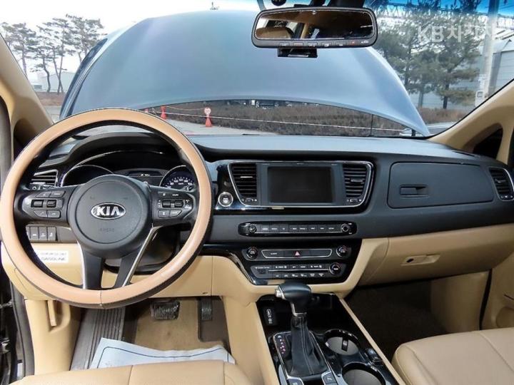 Kia Carnival High Limousine 3.3 Gasoline Noblesse Special 9