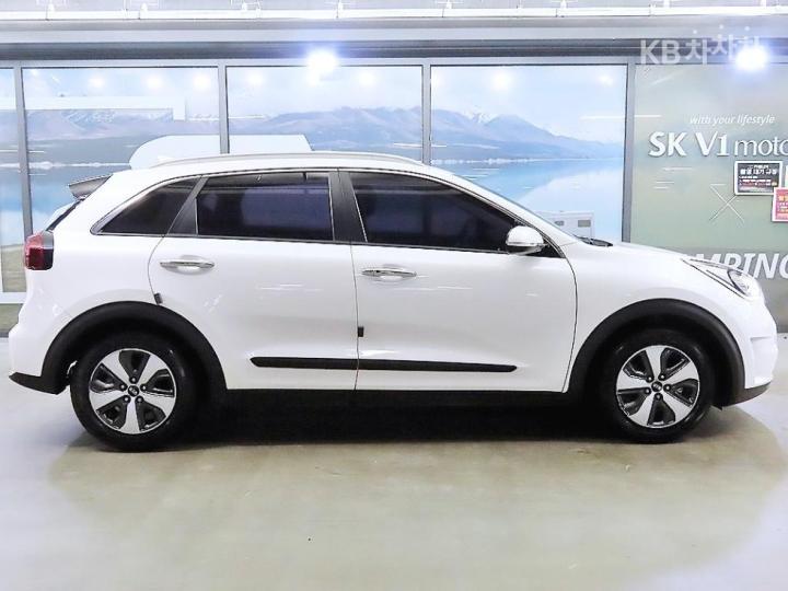 Kia Niro 1.6 Luxury 4