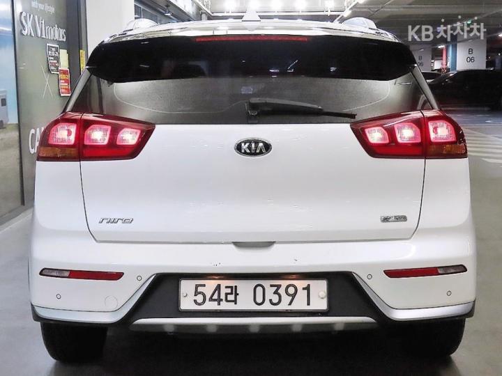 Kia Niro 1.6 Luxury 6