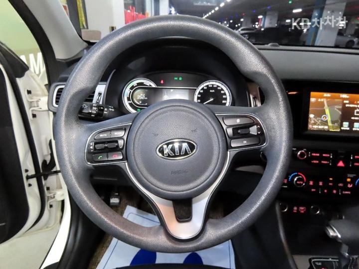 Kia Niro 1.6 Luxury 9