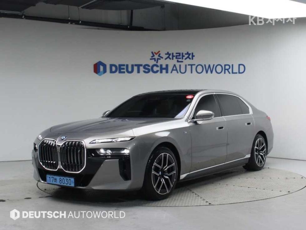 BMW i7