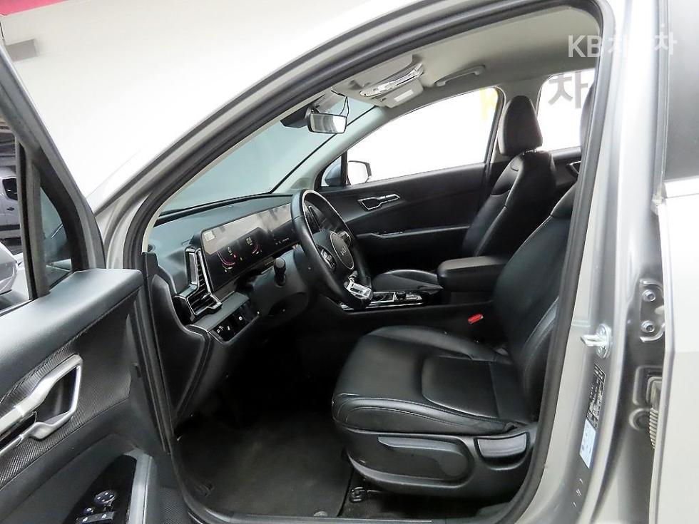 2023 - kia sportage