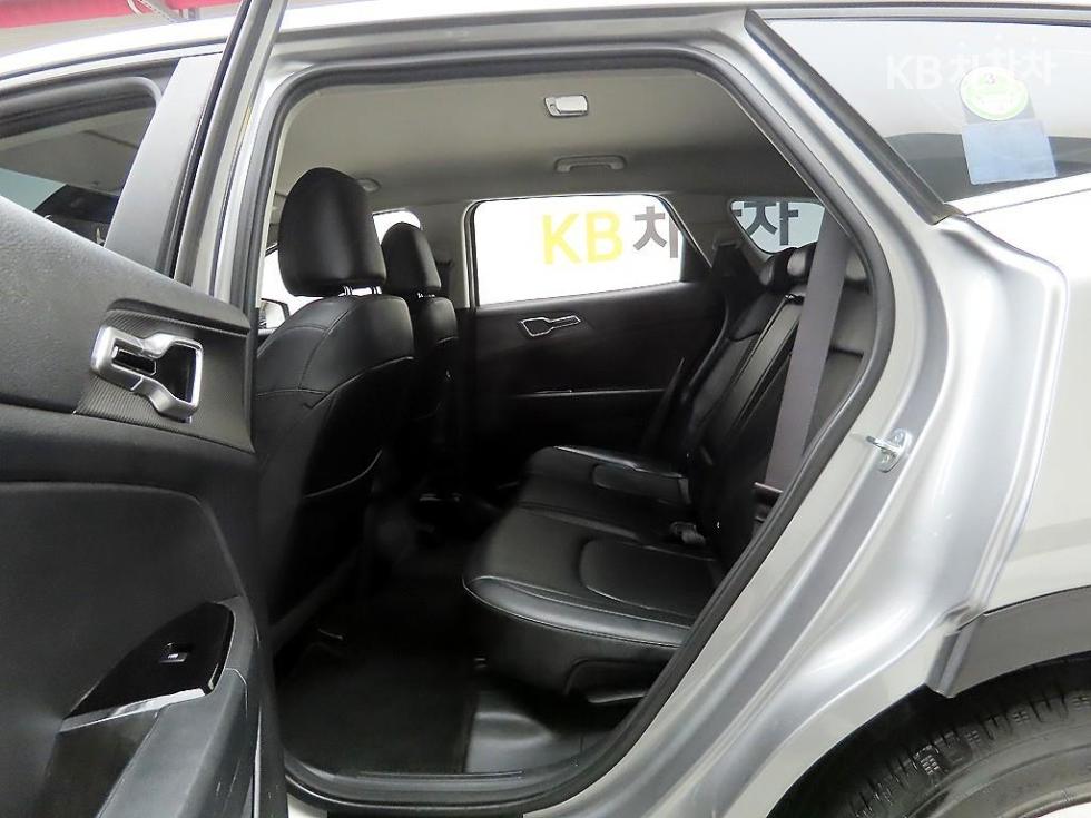 2023 - kia sportage