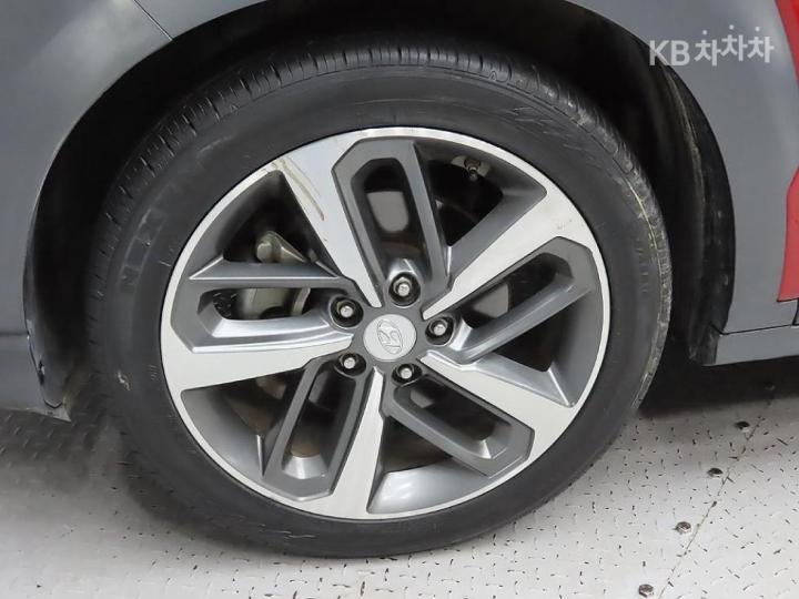 Hyundai Kona 1.6 Turbo Premium 6