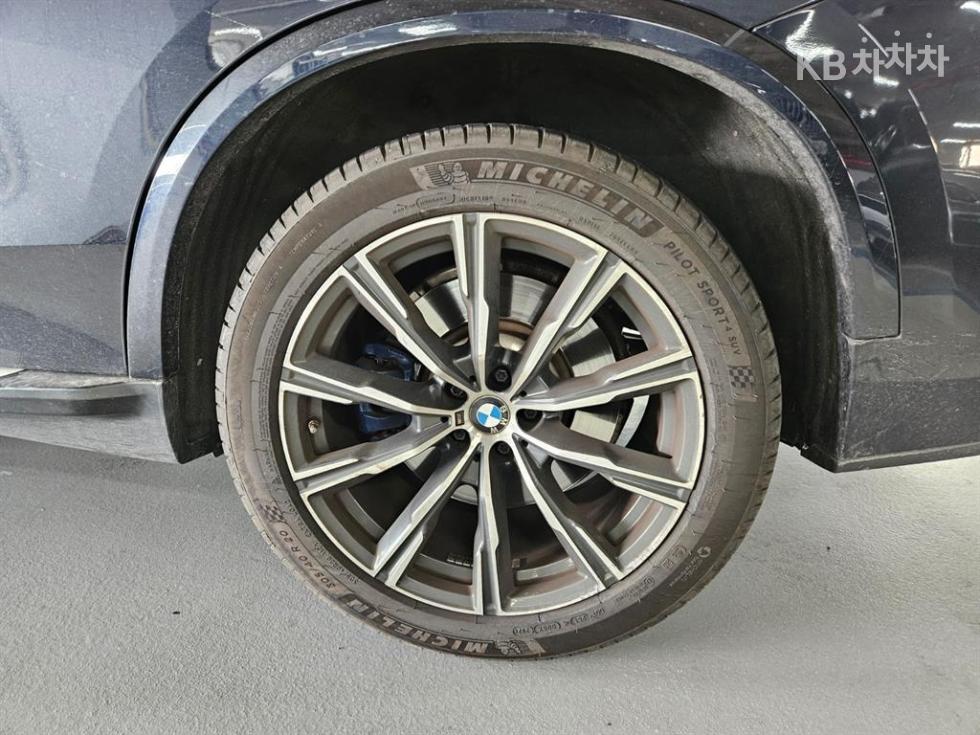 BMW X5 — miniaturë 4