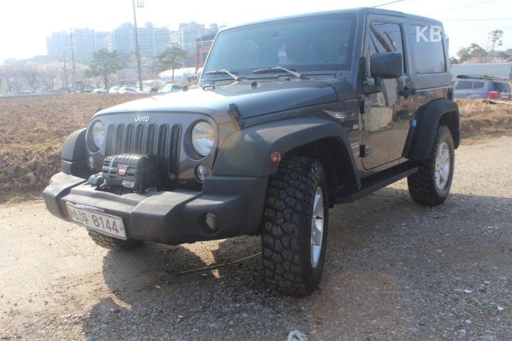 Jeep Wrangler 3.6 Sport JK 2
