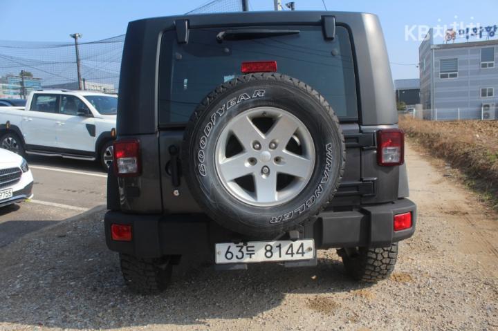 Jeep Wrangler 3.6 Sport JK 6