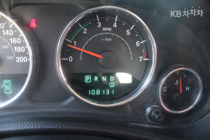 Jeep Wrangler 3.6 Sport JK 8