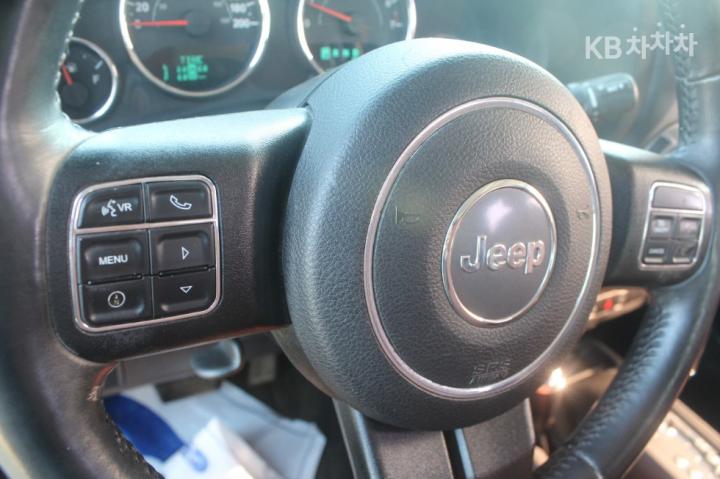 Jeep Wrangler 3.6 Sport JK 9