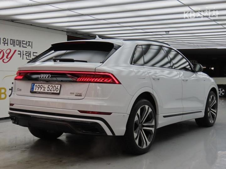Audi Q8 3.0 55 TFSI Quattro Premium 4