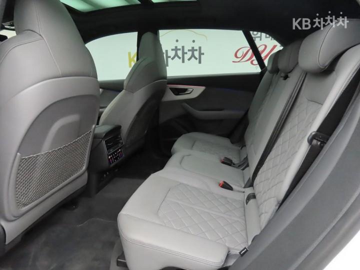 Audi Q8 3.0 55 TFSI Quattro Premium 7