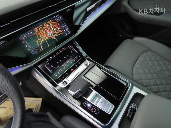 Audi Q8 3.0 55 TFSI Quattro Premium 9