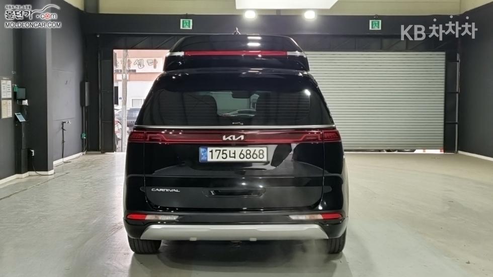 2022 - kia carnival