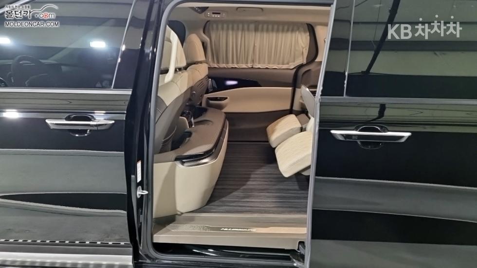 2022 - kia carnival