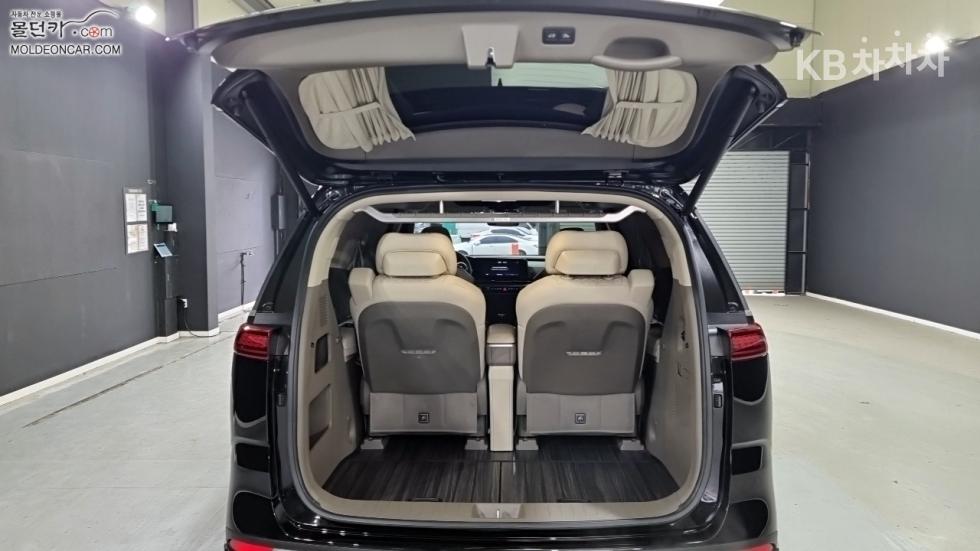 2022 - kia carnival
