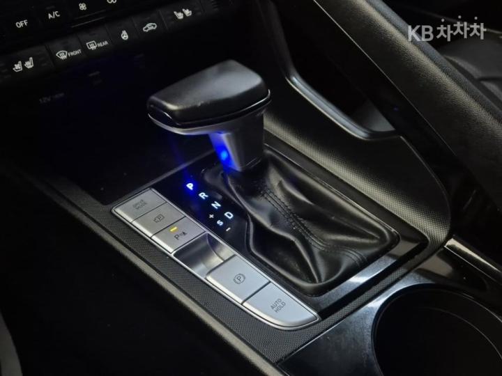 Hyundai Avante CN7 1.6 Gasoline Inspiration 9