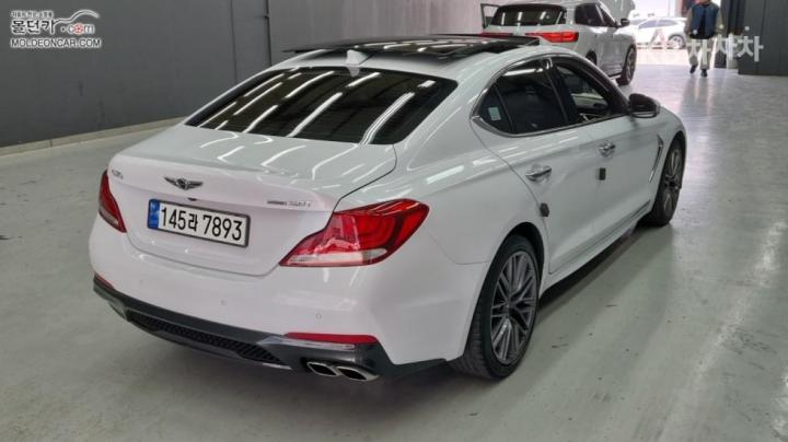 Genesis G70 2.0T AWD Supreme 3