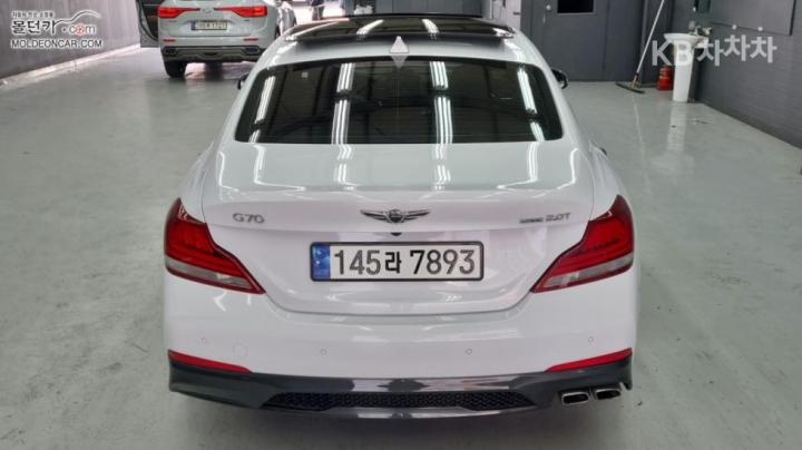 Genesis G70 2.0T AWD Supreme 5