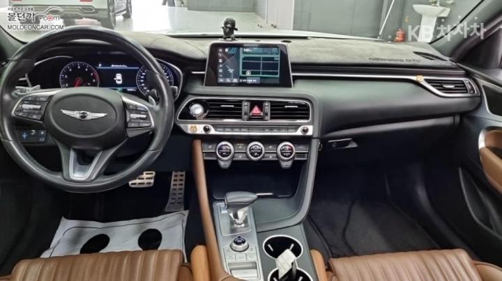 Genesis G70 2.0T AWD Supreme 8