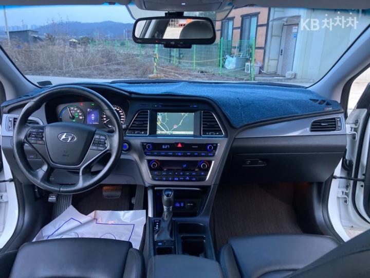 Hyundai Sonata LF Hybrid 2.0 HEV Modern 8