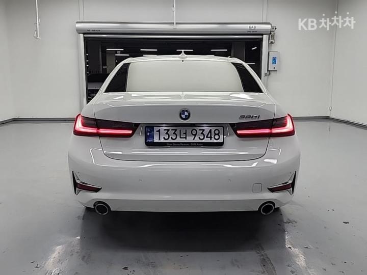 BMW 3 Series G20 320i Luxury 4