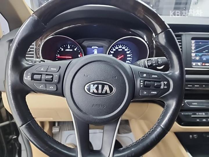 Kia Carnival 2.2 Diesel Prestige 10