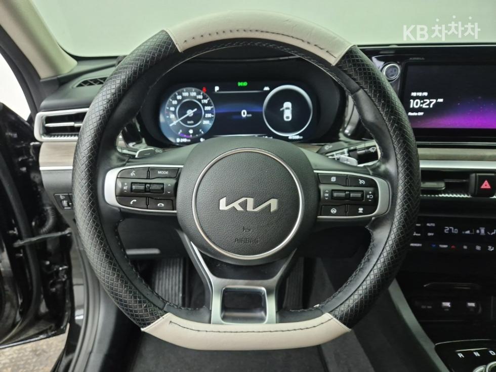 2022 - kia k5