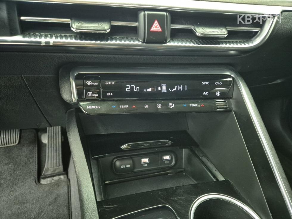2022 - kia k5