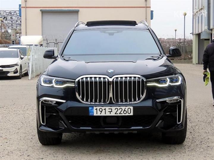BMW X7 xDrive 40i — foto 1