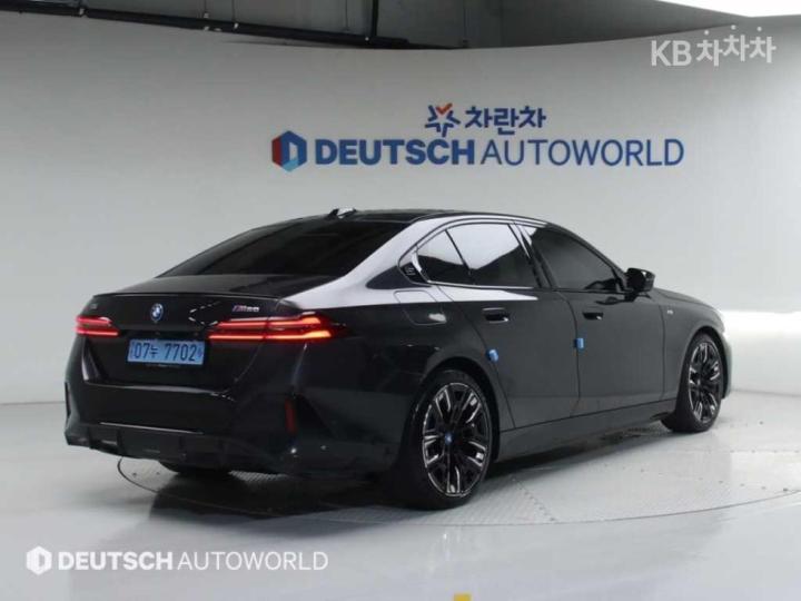 BMW i5 M60 xDrive Base Type 3