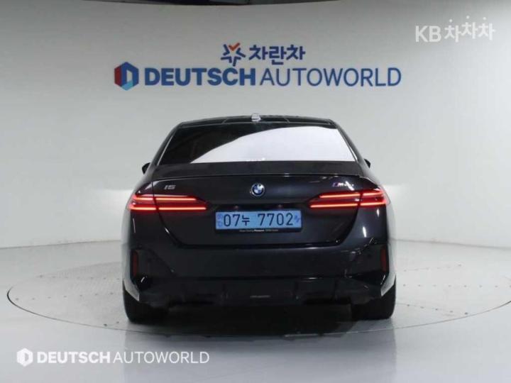BMW i5 M60 xDrive Base Type 5