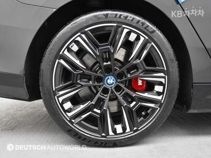 BMW i5 M60 xDrive Base Type 6
