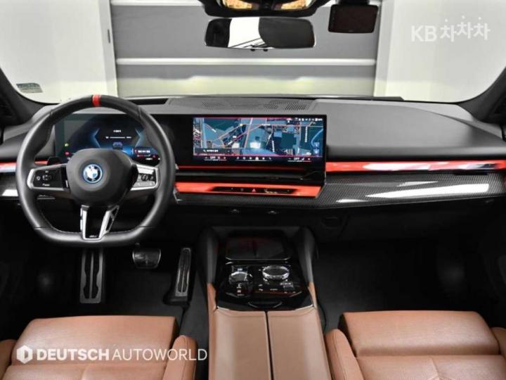 BMW i5 M60 xDrive Base Type 8