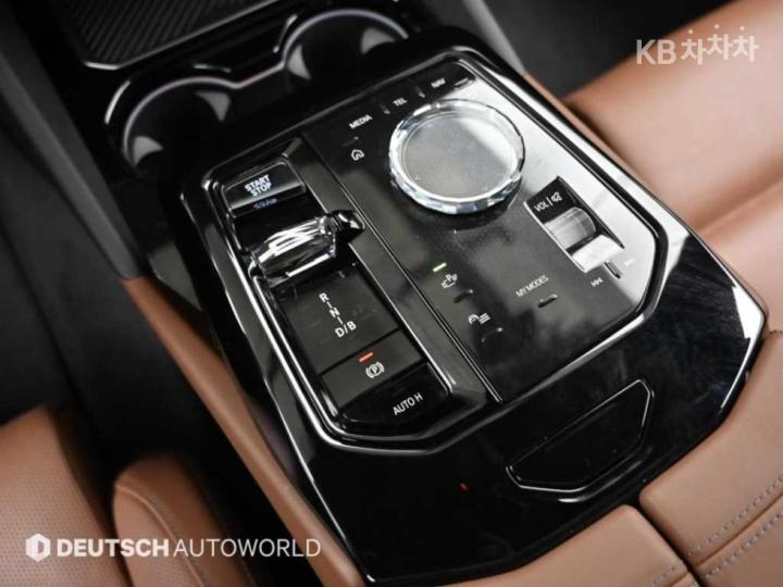 BMW i5 M60 xDrive Base Type 10