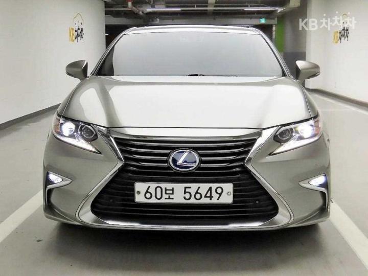 Lexus ES New 300h Supreme