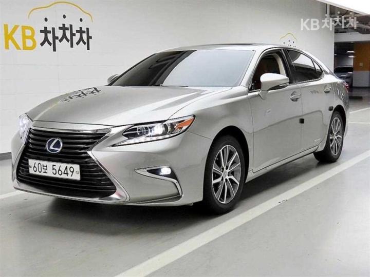 Lexus ES New 300h Supreme 3