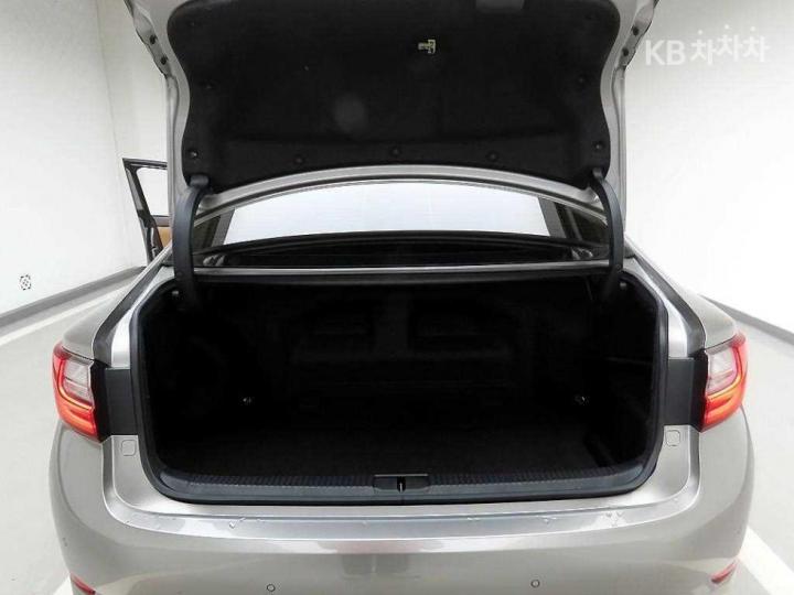 Lexus ES New 300h Supreme 6